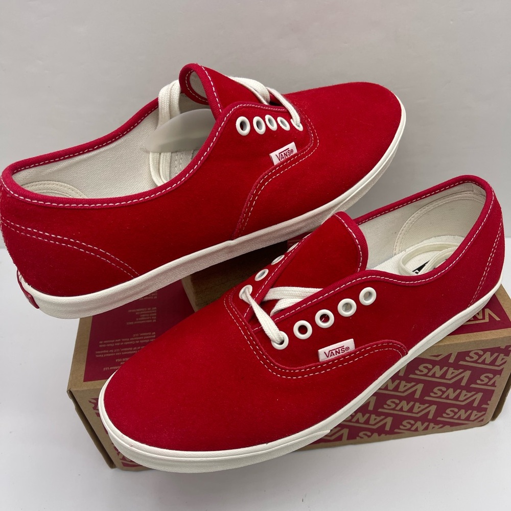Vans WMNS Authentic Lowpro
Racing Red
VN000D04IZQ Red Low-Top Sneakers - Picture 10 of 16